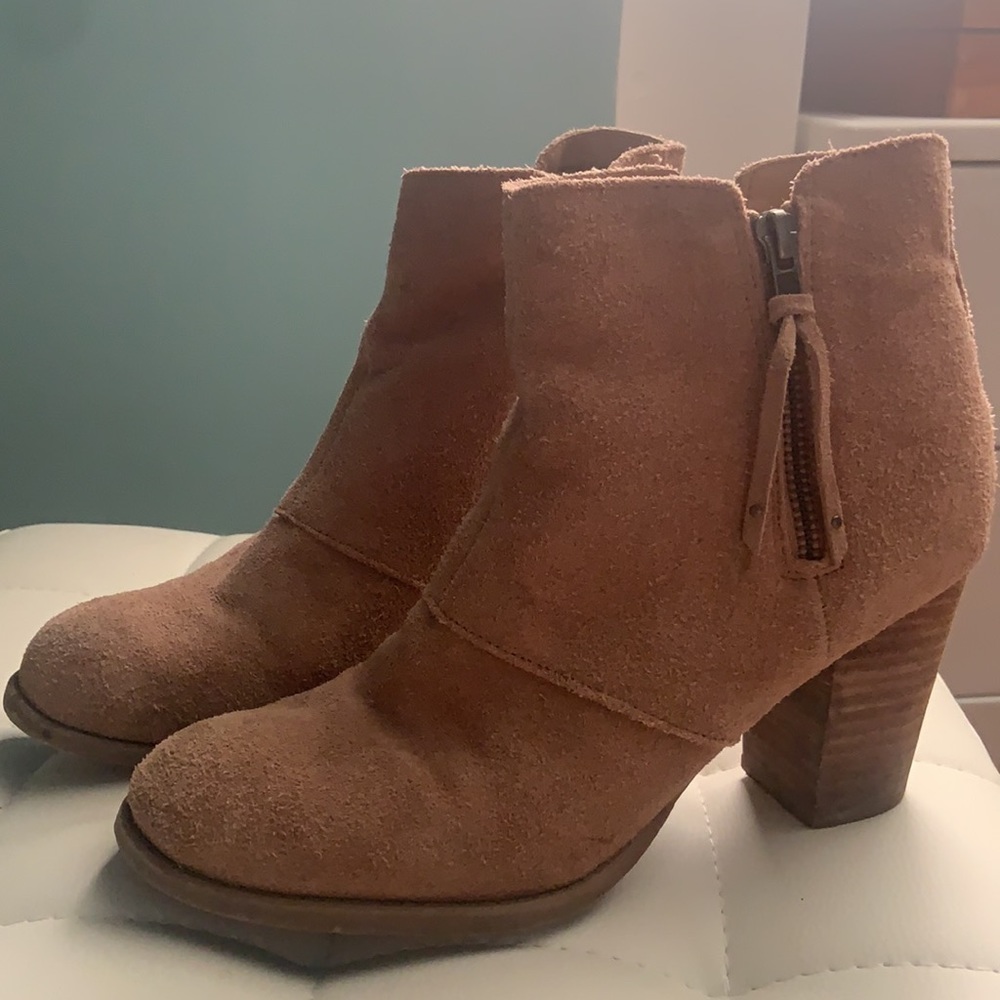American eagle tan suede boots